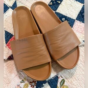 beek Pelican Leather Platform Sandal in Honey: Size 9